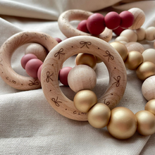 Charger l'image dans la galerie, Blushing | Bow | Engraved | Chewie Rattle