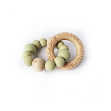 Afbeelding in Gallery-weergave laden, Natural | Chewie Engraved Leaf Rattle