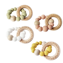 Afbeelding in Gallery-weergave laden, Natural | Chewie Engraved Leaf Rattle