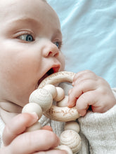 Charger l'image dans la galerie, Natural | Chewie Engraved Leaf