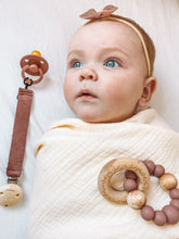 Charger l'image dans la galerie, Natural | Chewie Engraved Leaf