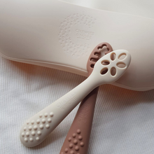 Afbeelding in Gallery-weergave laden, Silicone Training Spoons – Set of 2
