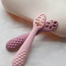 Afbeelding in Gallery-weergave laden, Silicone Training Spoons – Set of 2
